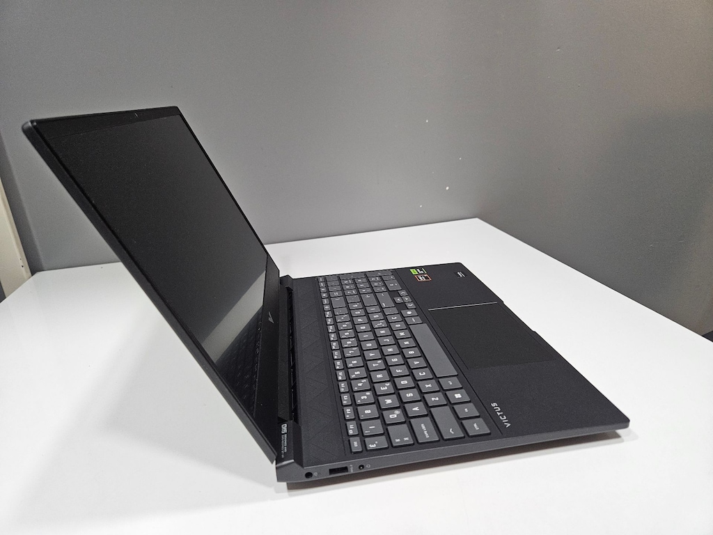 HP VİCTUS +RYZEN 9 8945HS + RTX 4060 8 GB + 32 GB RAM+ GARANTİLİ - 3