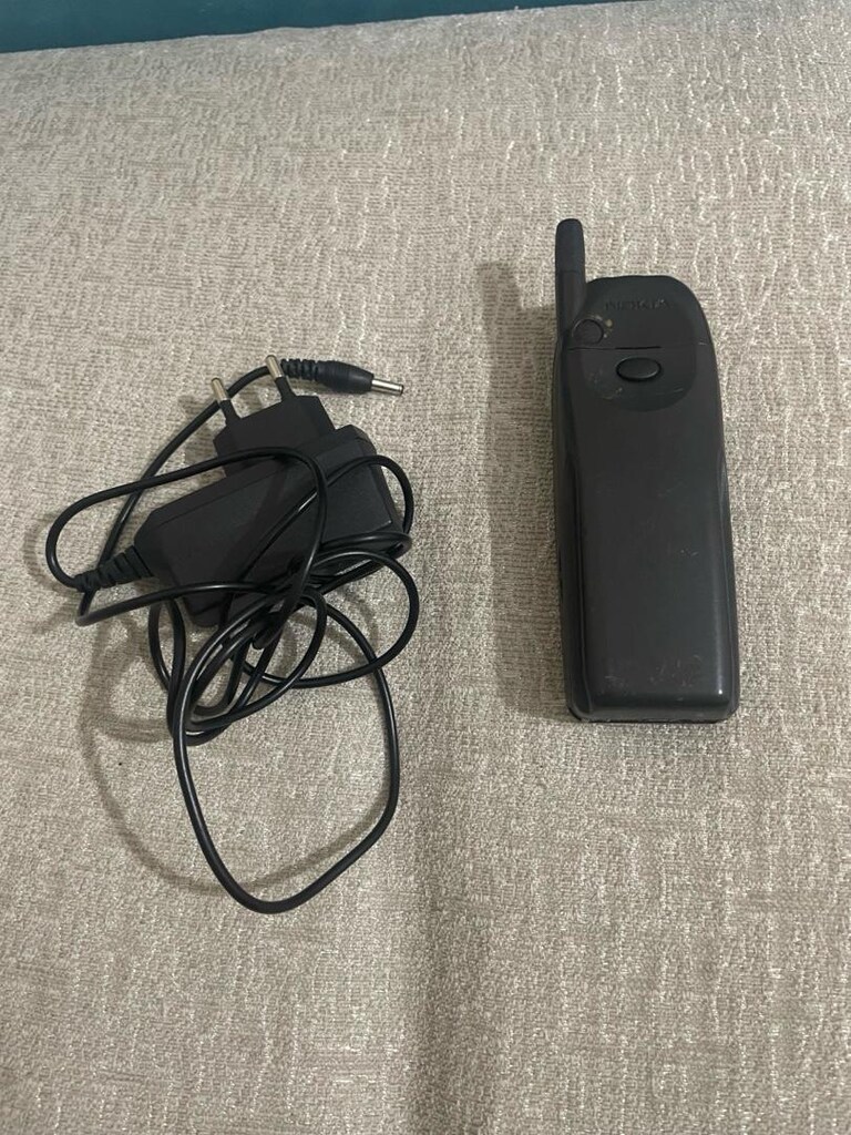 Eski telefon Nokia marka çalışıyordu şarj makinesi ile birlikte - 2