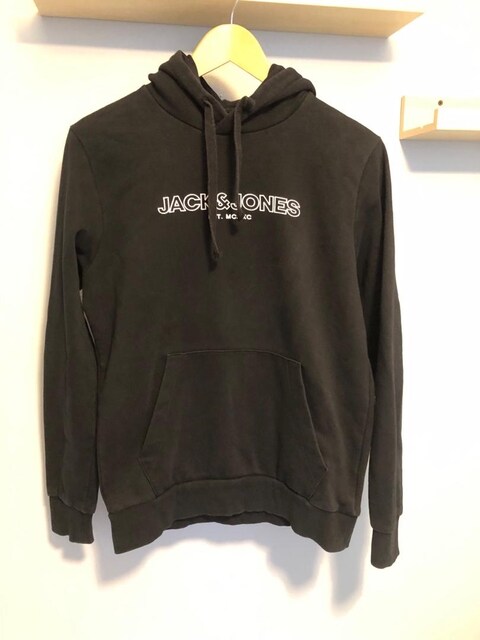 Jack & Jones Siyah kapüşonlu sweatshirt.