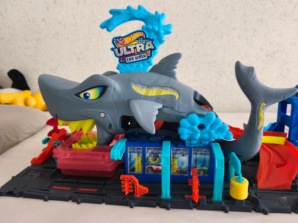 Hotwheels köpek balığı araba yıkama - 2