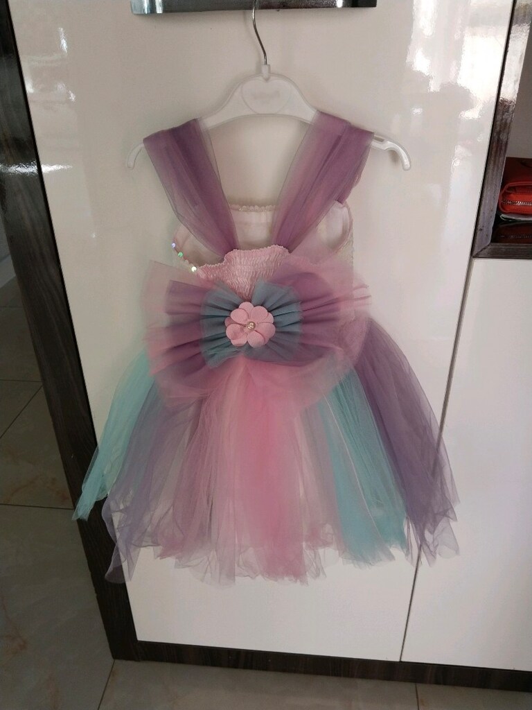 pastel renkli çiçekli kız çocuk elbisesi 9-12ay uymludur çok iyi durum - 2