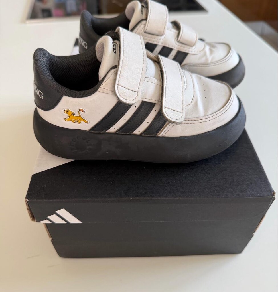 Adidas Disney The Lion King çocuk ayakkabısı. 26,5 Numara - 3