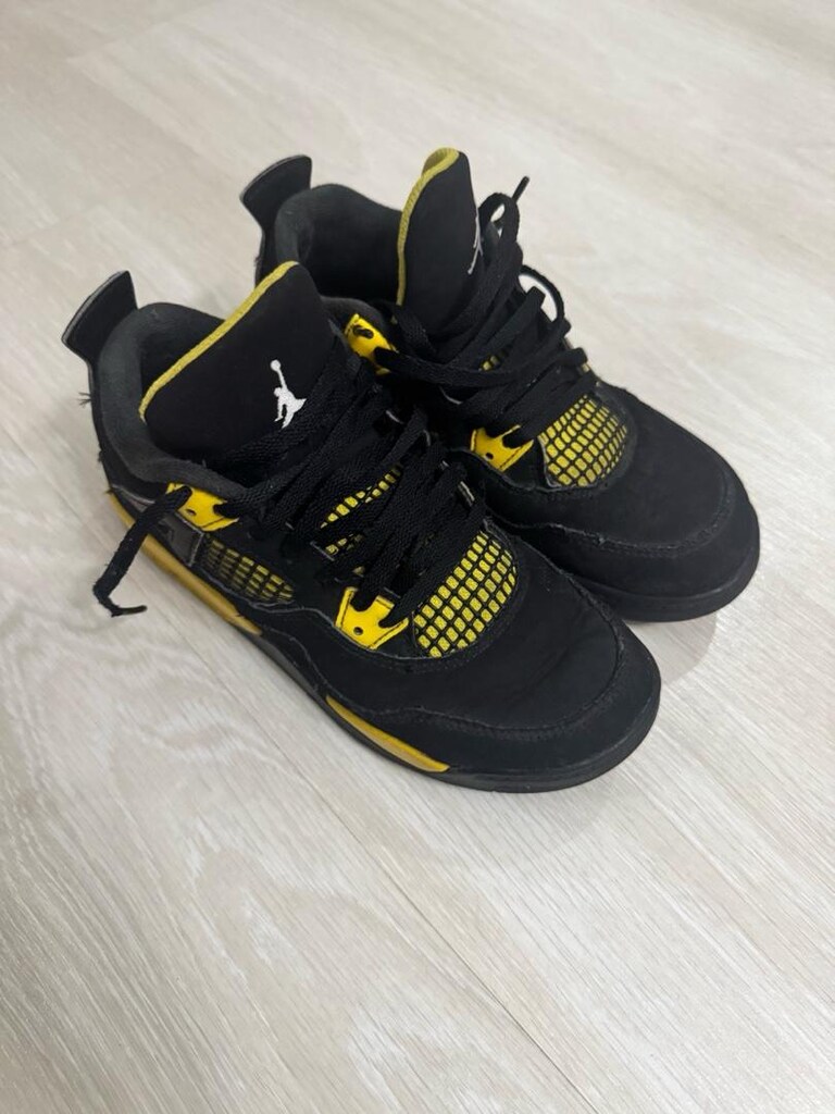 NIKE JORDAN