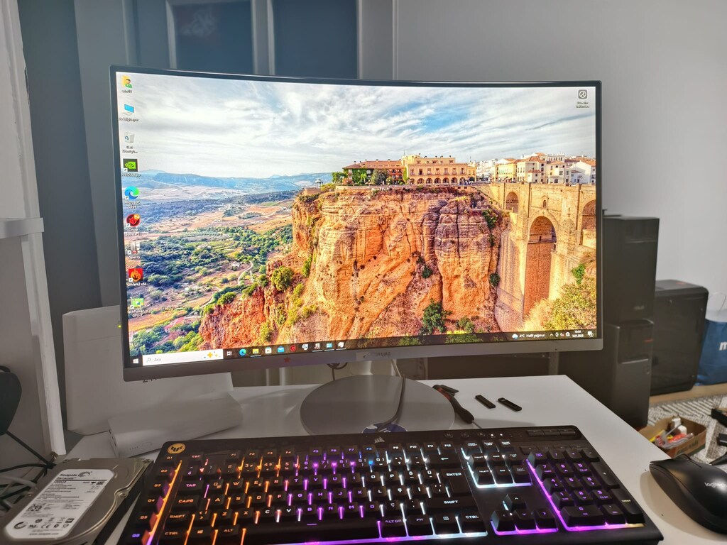 SAMSUNG 27 İNÇ CURVED OYUNCU MONİTÖRÜ - 11