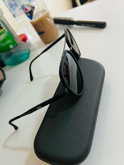 Temiz Rayban az kullanılmış görünümü güzel sıfır ayarında
