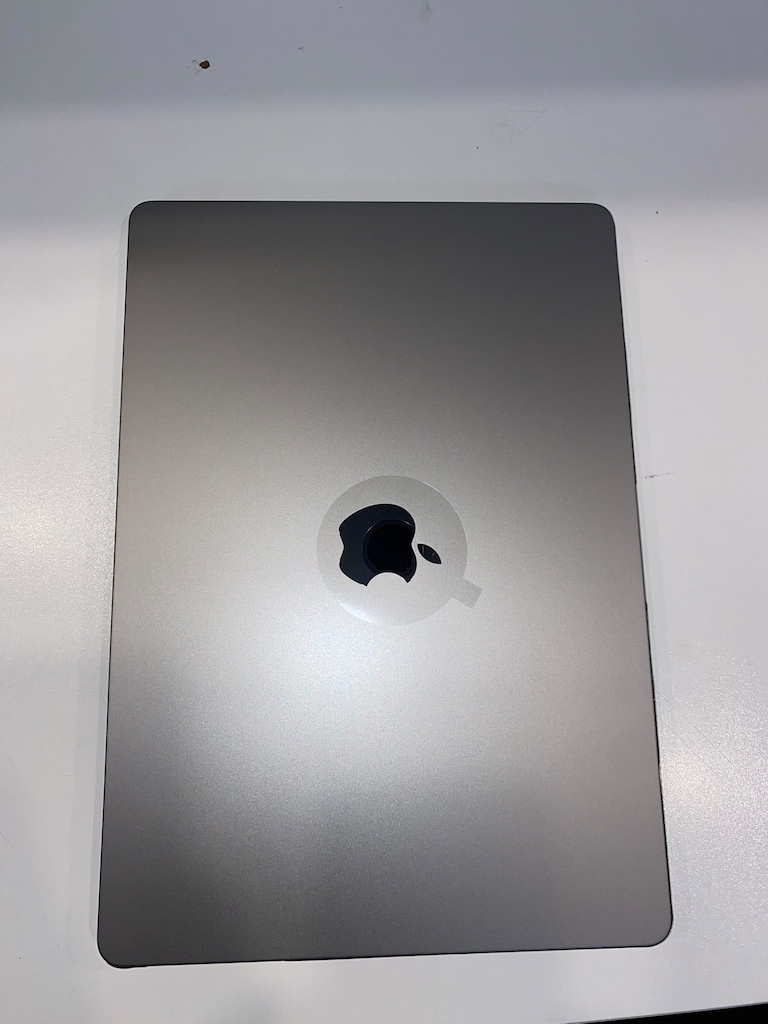 MacBook Air 15" M2 / 8 GB RAM / Tertemiz - Az Kullanılmış - 8