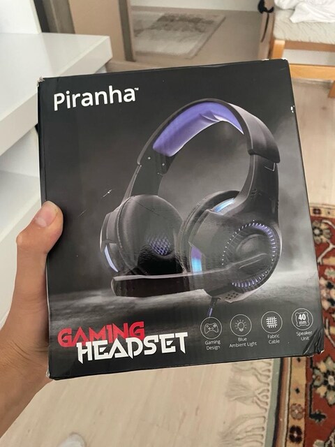 Piranha ışıklı oyuncu kulaklığı