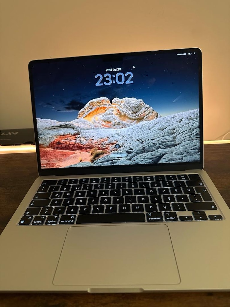 APPLE MC7V4TU/A Macbook Air/Apple M2 İşlemci/8 Çekirdek CPU-8 Çekirdek - 4