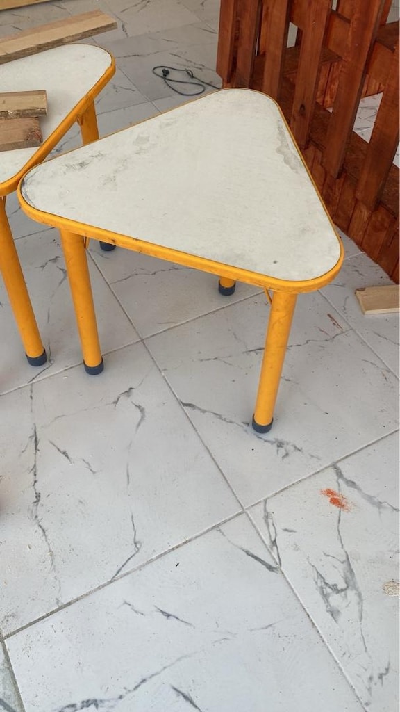 üçgen çocuk masası - 2