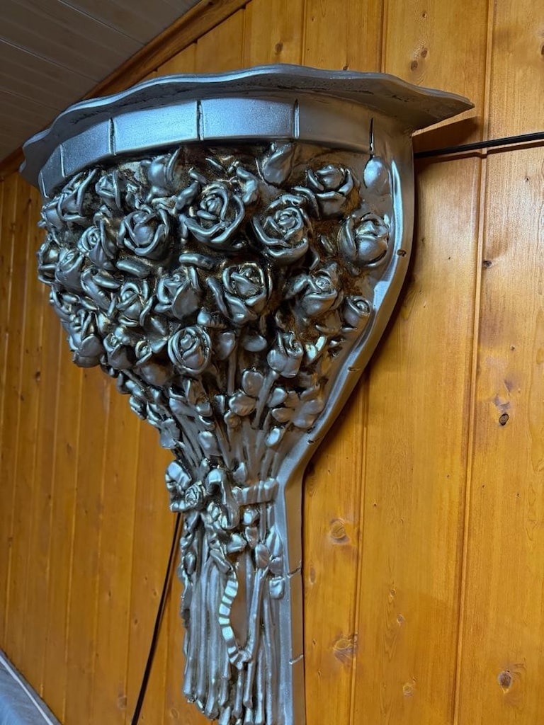 Gümüş/Platin Renk Güllü Duvar Dresuarı - 3