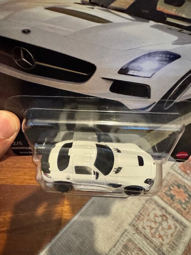 Hot Wheels Mercedes-Benz SLS AMG Coupe - 5