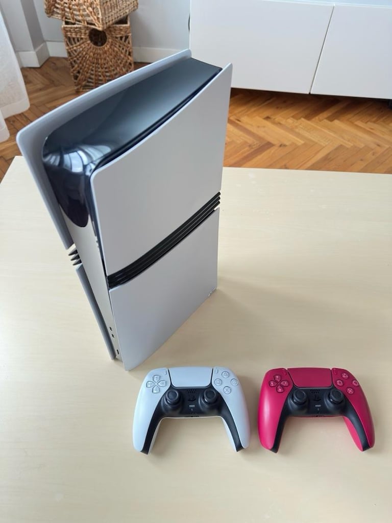 PS5 Pro 2 TB + Çift Kol (Kırmızı ve Beyaz) - Temiz & Sorunsuz - 8