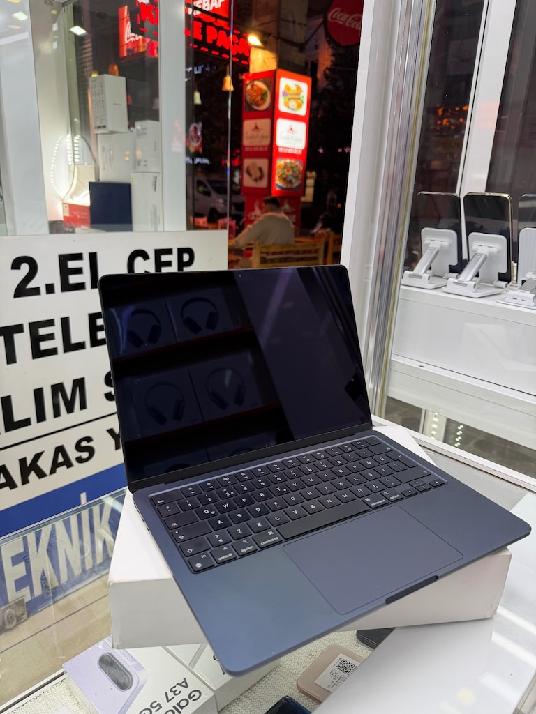 MACBOOK AİR M2 256/16 13 İNC 7 AYLIK TR! - 2