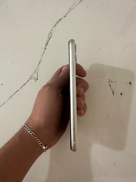 İphone 11 beyaz temiz