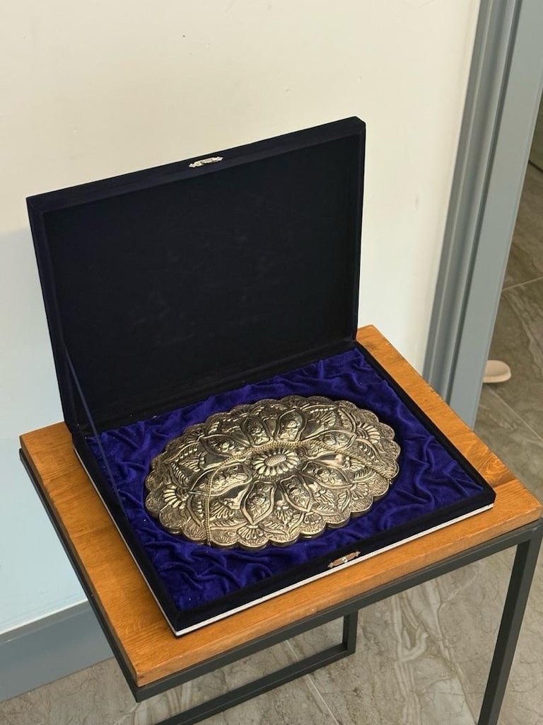 KÜSTÜM AYNASI - 3