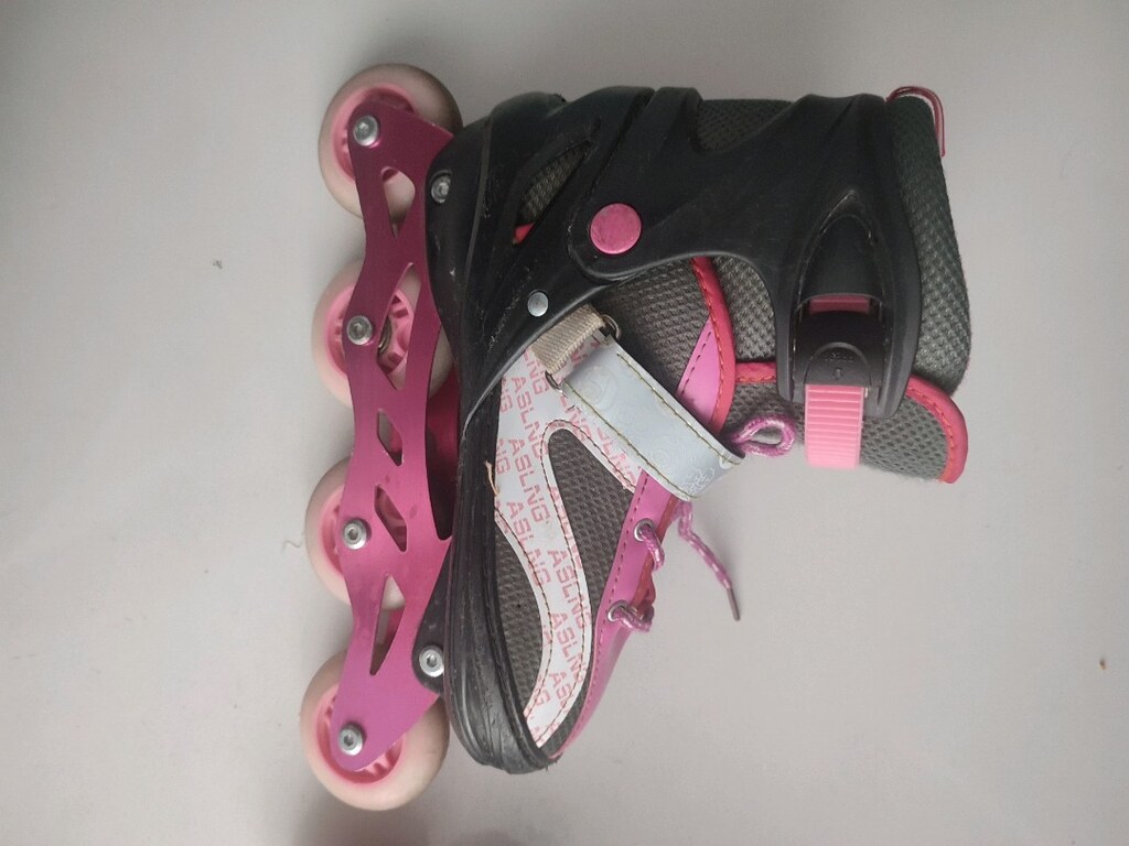 Pembe ve Siyah Paten - 9