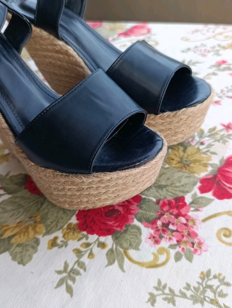 Siyah dolgu topuklu hasır tabanlı platform sandalet - 5