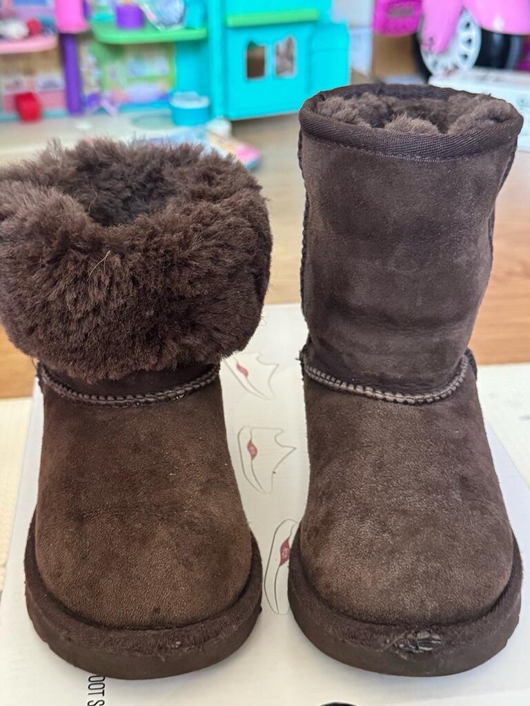 orjinal ugg 27 numara — görsel 3/4