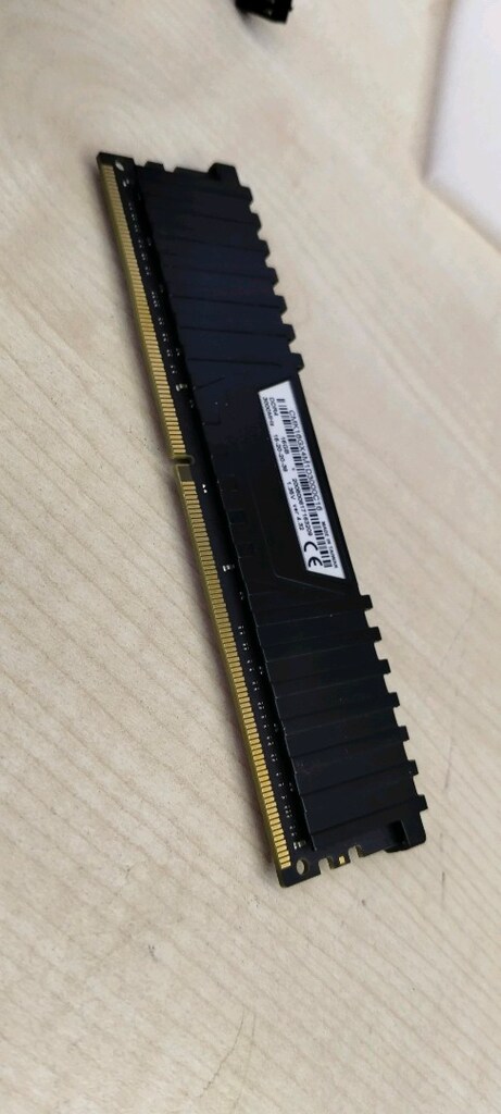 CORSAİR DDR4 16 GB. 3000 MHZ. TEK SLOT - 2