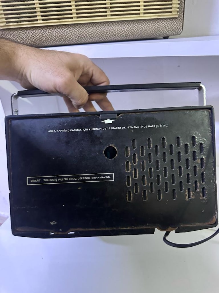 1970’ler Radiola Pilli & Cereyanlı Portatif Radyo – Çalışır Kondisyon - 5