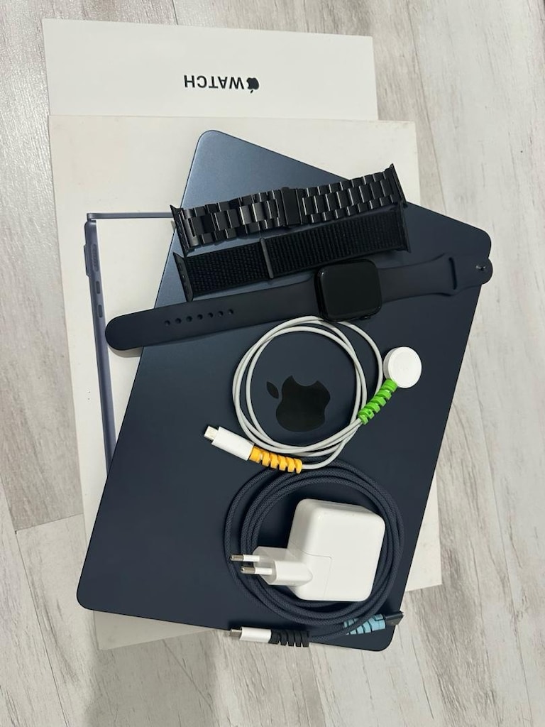 MacBook m4 & Watch - 4