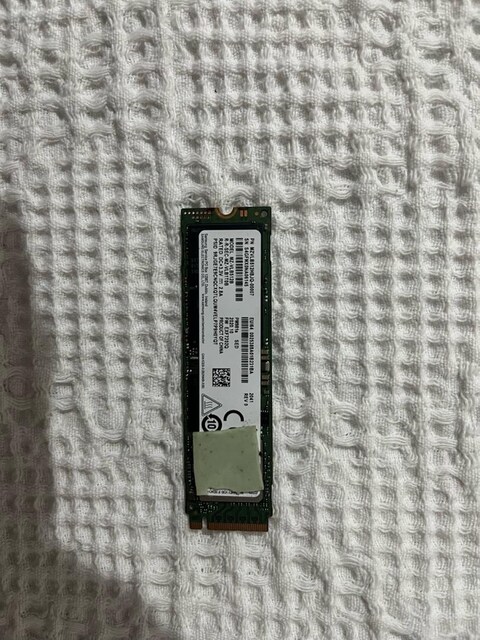 Samsung PM981a 512GB NVMe M.2 SSD MZVLB512HBJQ-00007