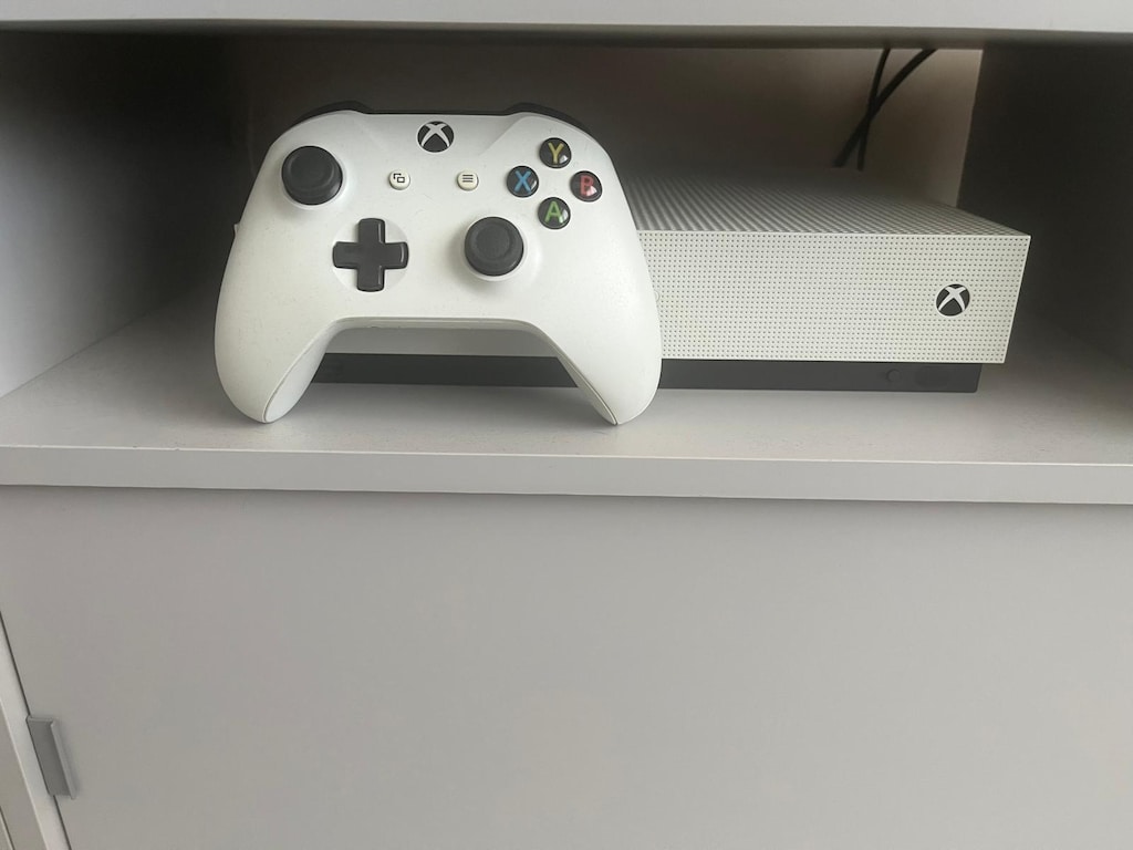 Xbox One S - 2