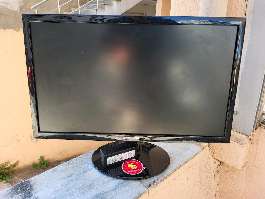 SANSUNG 21.5 İNÇ LED MONİTÖR 14 VOLT ADAPTÖR KABLO DAHİL SORUNSUZ - 3