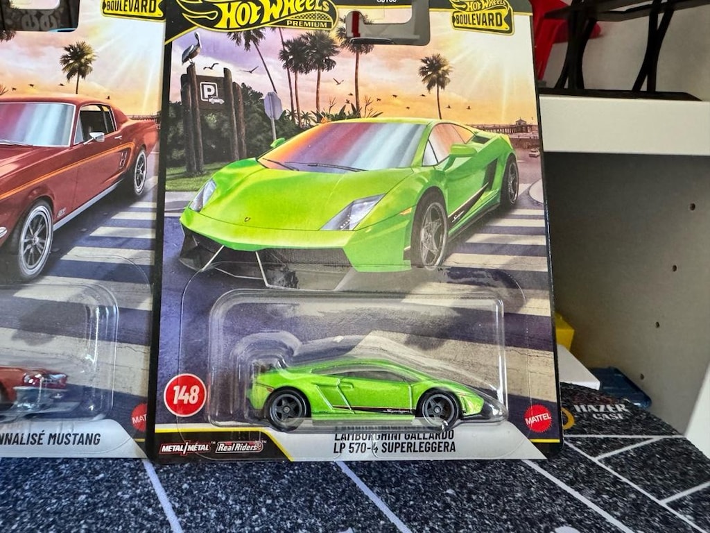 HOTWHEELS PREMIUM BOULEVARD SET - 4