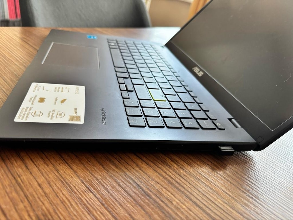 Asus E510 - 3