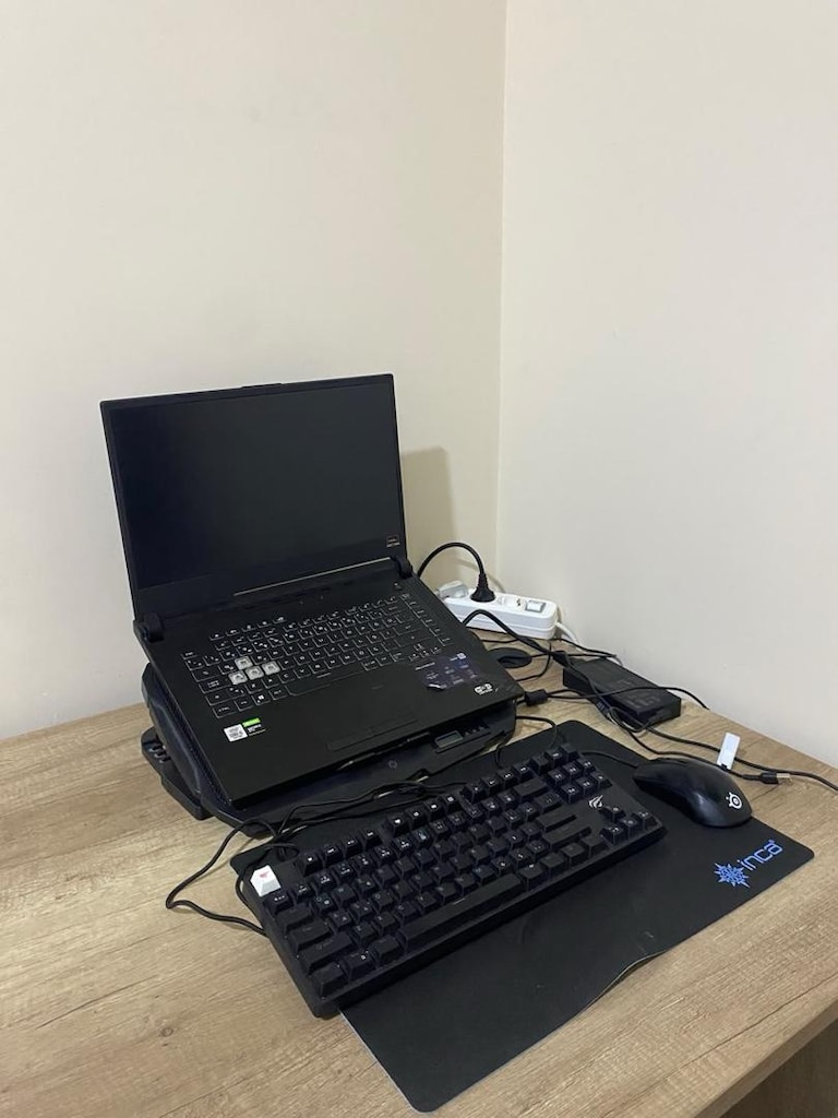 Asus ROG Strix G15 (G512) serisine ait bir laptop modelidir. - 5