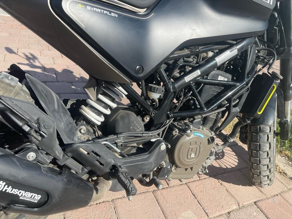 husqvarna svartpilen 401 - 17