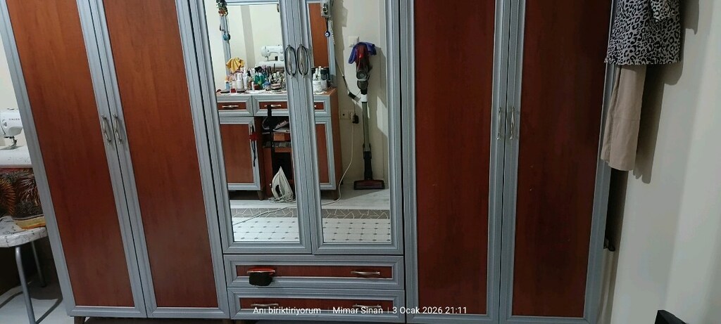 6 kapılı gardrop , aynalı makyaj masası ve komodin - 2