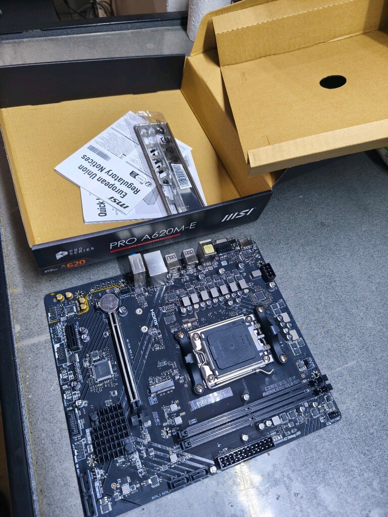 MSI PRO A620M-E Am5 anakart birkaç pin eğildi - 4