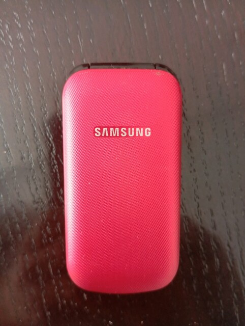 Samsung kapaklı tuşlu telefon
