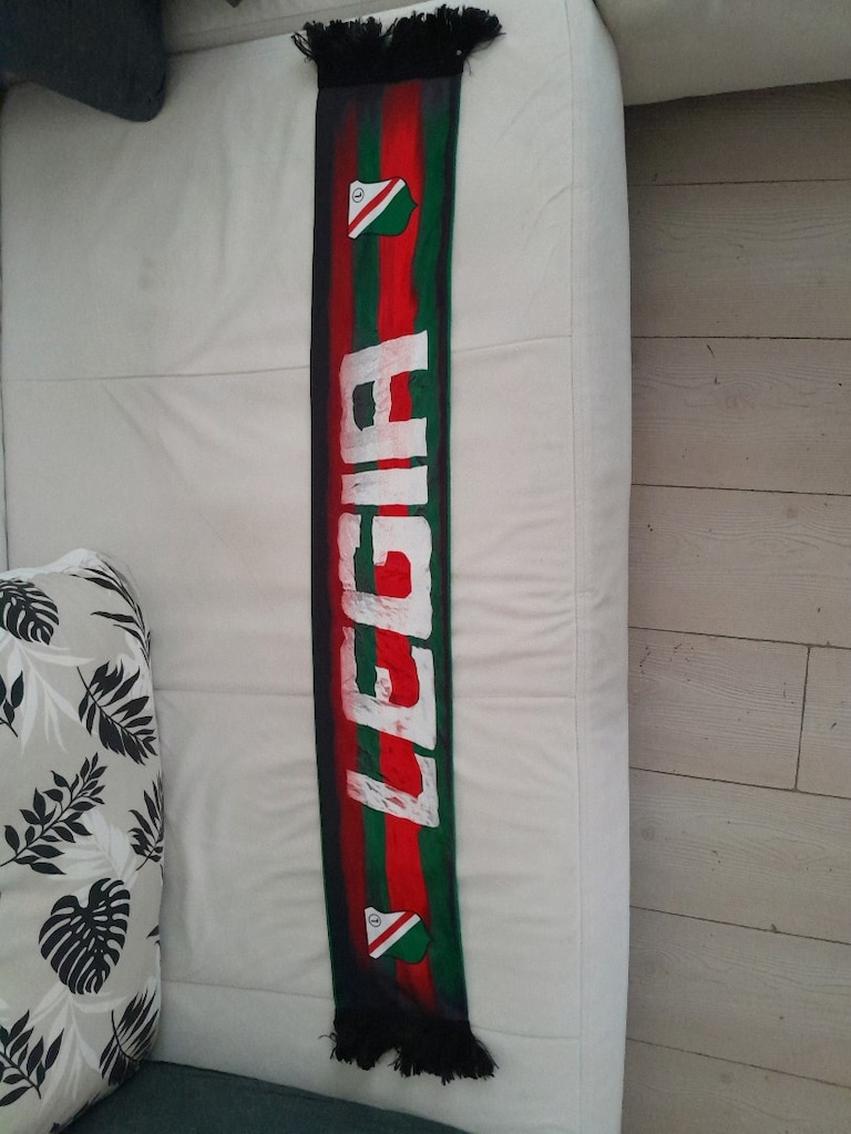 Ikinci el, Legia Larswaga, spor cocuk atki - 3