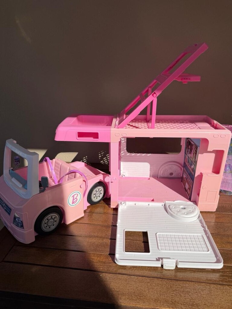 Barbie’nin 3’ü Bir Arada Muhteşem Karavanı ve Aksesuarları - 2