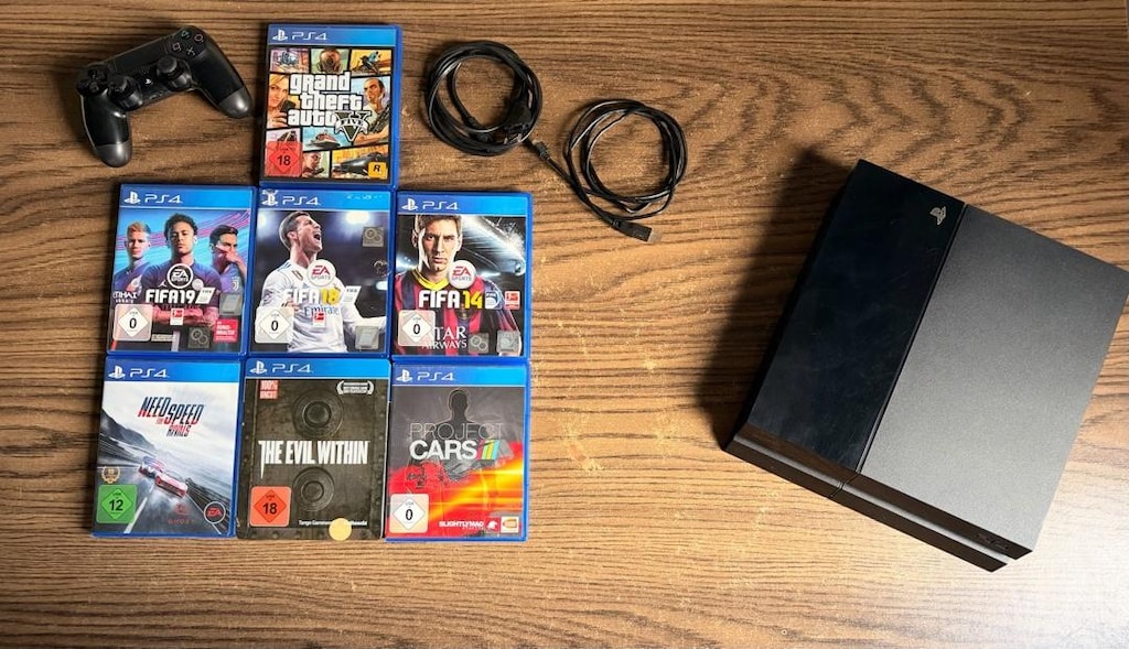 PS4 + 7 Orijinal Oyun + İlk Kolu – Temiz Kullanılmış - letgo'dan