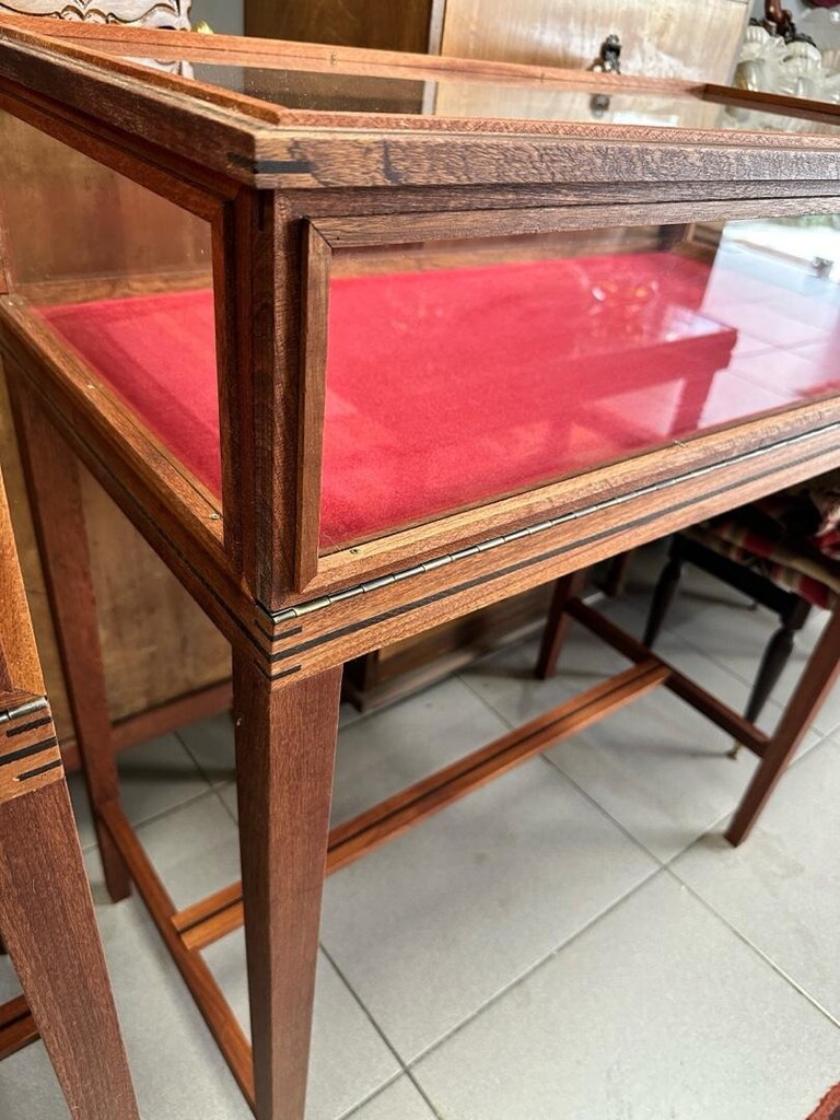 Masif ahşap camlı teşhir masası - 3