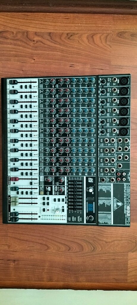 Sahibinden Temiz Behringer Xenyx 1832FX – 18 Kanal Efektli Mikser