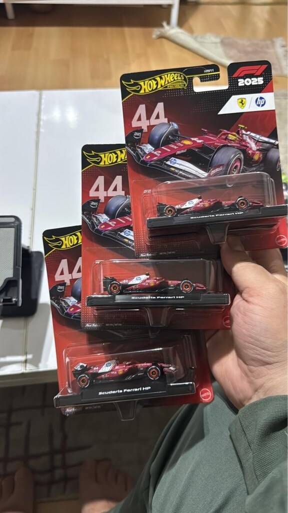 Hot Wheels 2025 Scuderia Ferrari HP F1 Model Aracı - 4