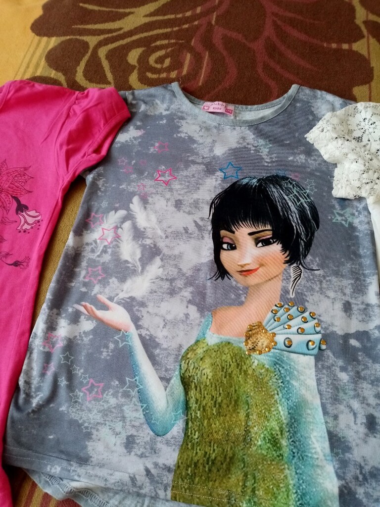 8,11yaş tişört ler yenidir
