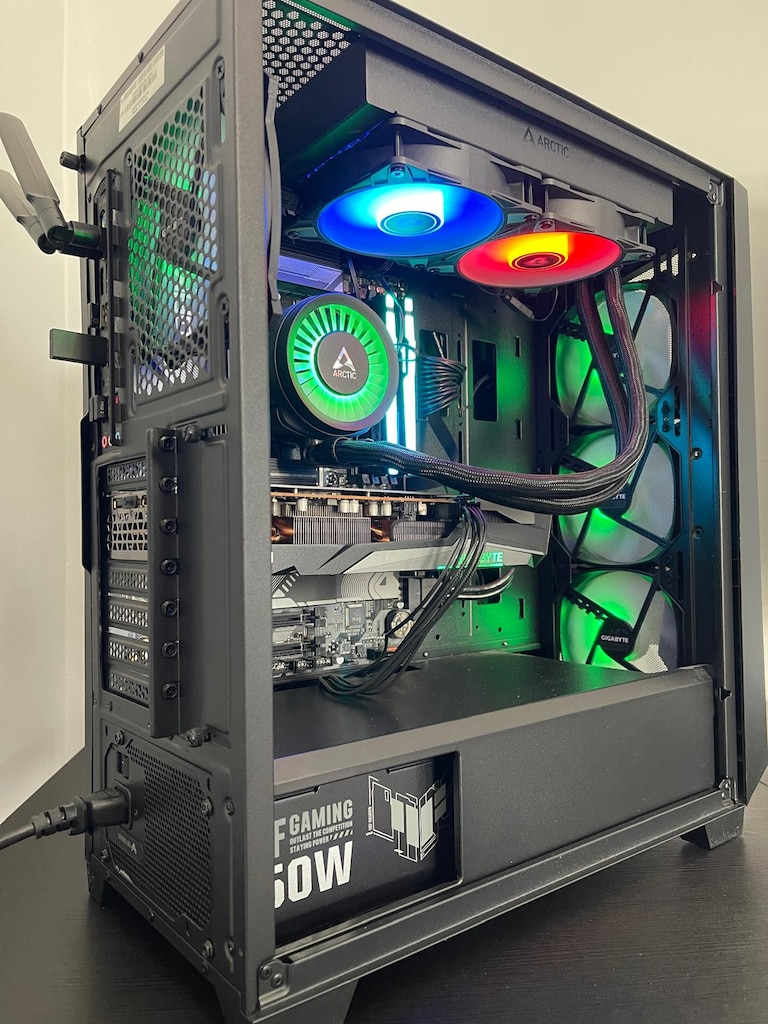 RYZEN 7 9800X3D / 32GB 6000MHZ DDR5 / RX 7600 / SAMSUNG 990 PRO - 2