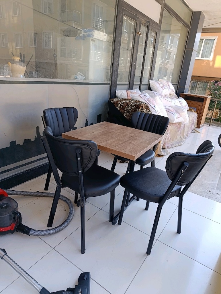 70X70 KİBAR MDF MASA 4 TANE KALİTELİ SANDELYESİ İLE BERABER 6,500TL - 3