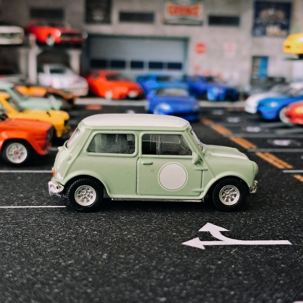 Mini Cooper classic custom hotwheels premium diecast - 4