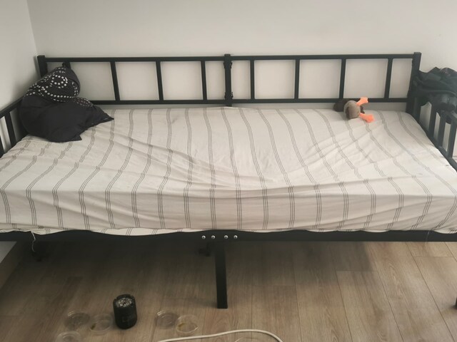 2 Yatak + 2 Baza + 2 Koltuk + 2 Çekmeceli Komodin