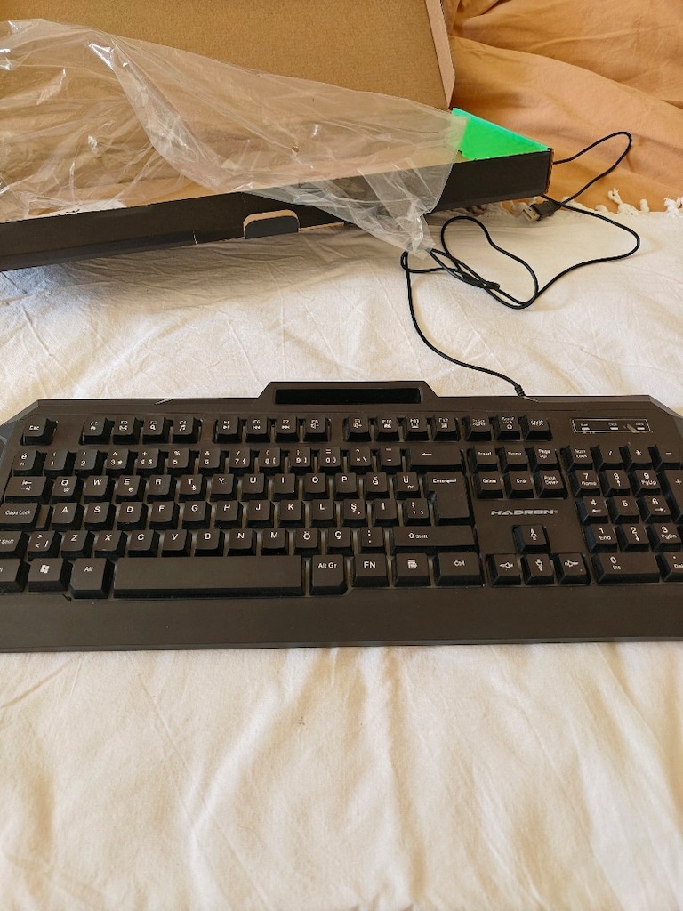 GAMİNG KLAVYE MOUSE KULAKLIK SETİ MOUSE PAD VE OYUN KOLU HEDİYELİ - 6