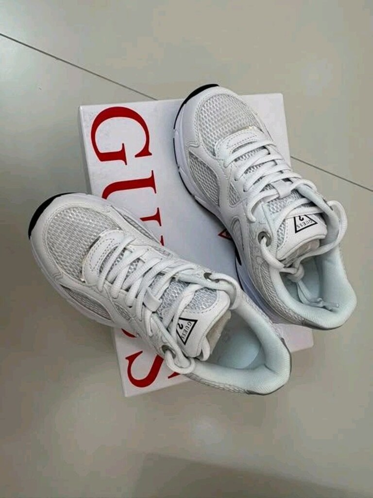 Guess FLOLESELL12 Kadın Sneaker – Beyaz/Gümüş – 35 Numara Orjinal Ayak - 4