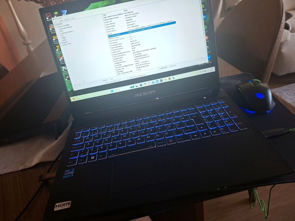 Monster i7 11. Nesil 11800H - 32GB RAM - RTX 3050Ti + full oyuncu seti - 2