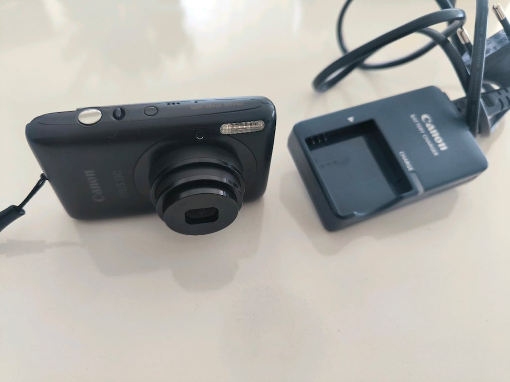 Canon IXUS 130 Dijital Fotoğraf Makinesi | Şarj Cihazı + 4 GB Hafıza K - 6